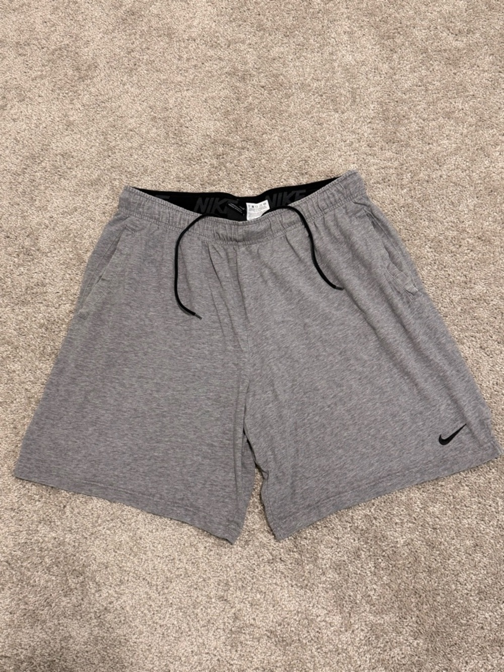 Nike Men’s Gray Athletic Performance Shorts with Black Drawstring Size XL